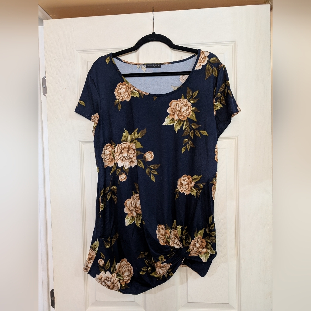 Navy Floral Top XL (T30)